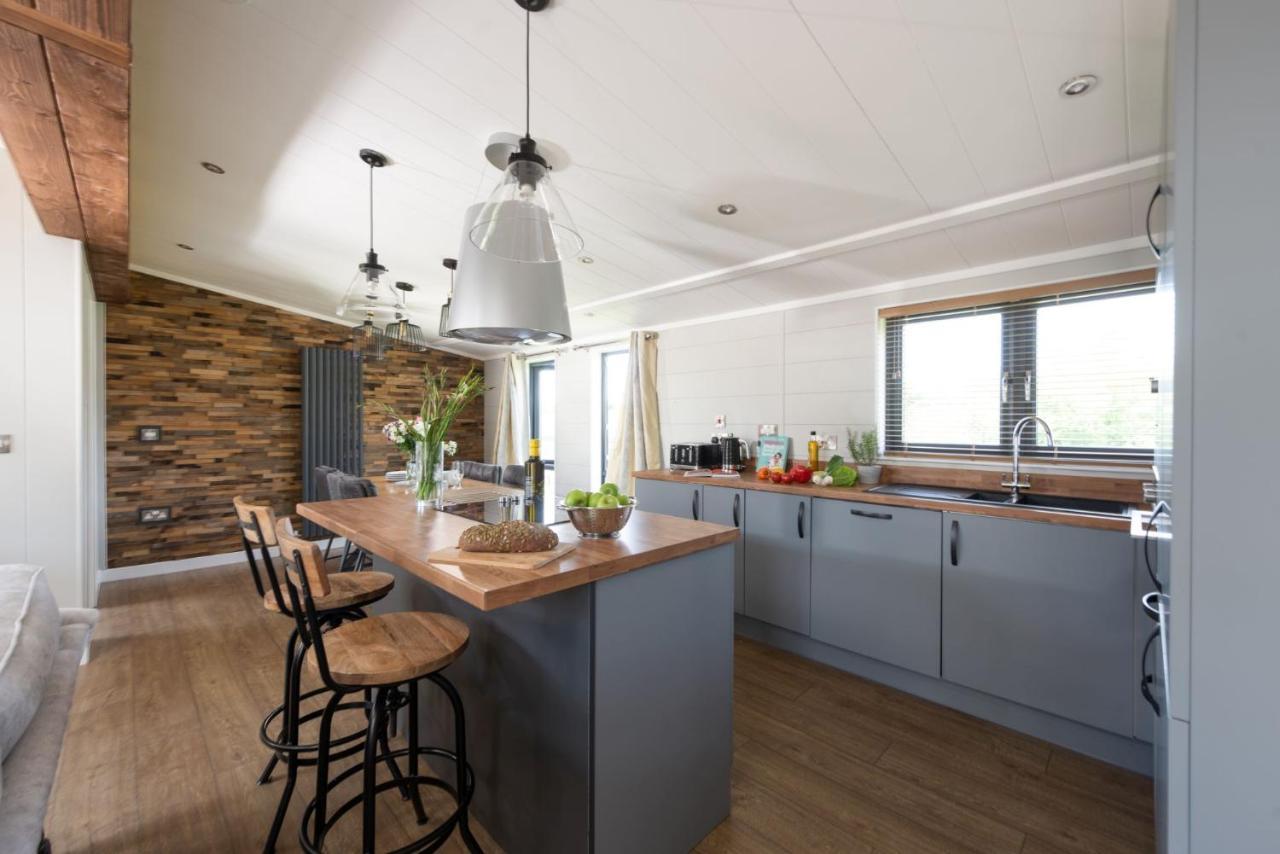 Primrose Lodge, 25 Roadford Lake Lodges Lifton Bagian luar foto