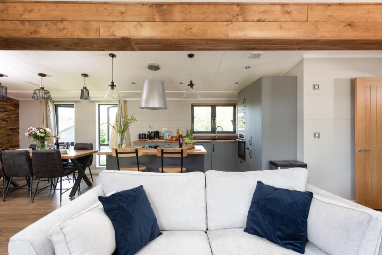 Primrose Lodge, 25 Roadford Lake Lodges Lifton Bagian luar foto
