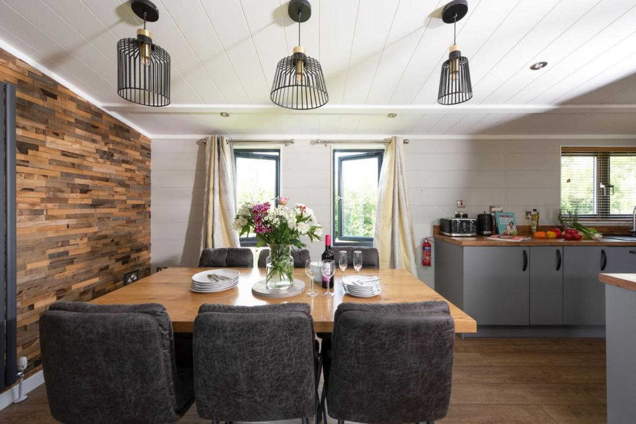 Primrose Lodge, 25 Roadford Lake Lodges Lifton Bagian luar foto